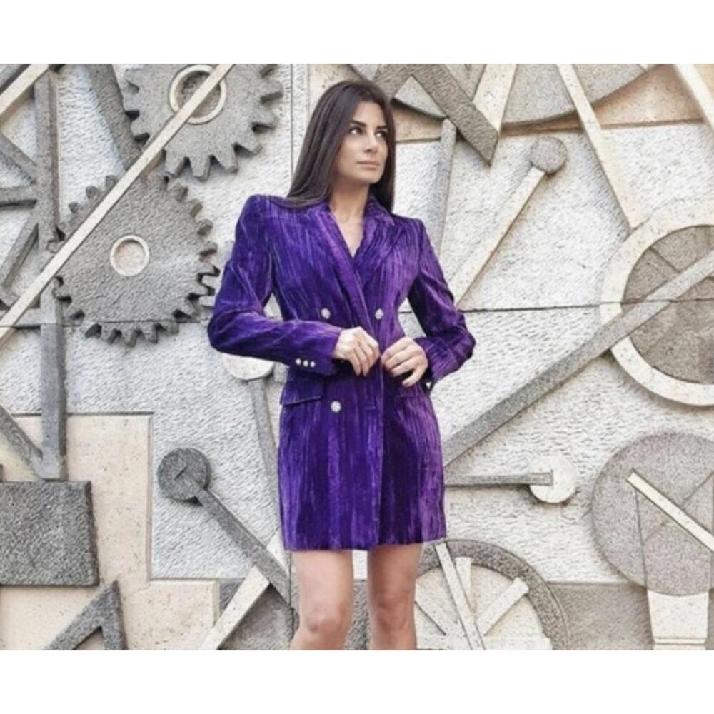 04433 NWT Zara Blogger's  Favorite Purple Velvet Bejeweled Button Style Blazer